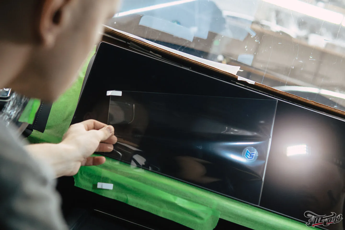 Добавили винилографию и полностью оклеили Li Auto L7 (LiXiang L7) полиуретаном, затонировали шильдики, защитили глянец в салоне, почистили и обработали керамикой кожу